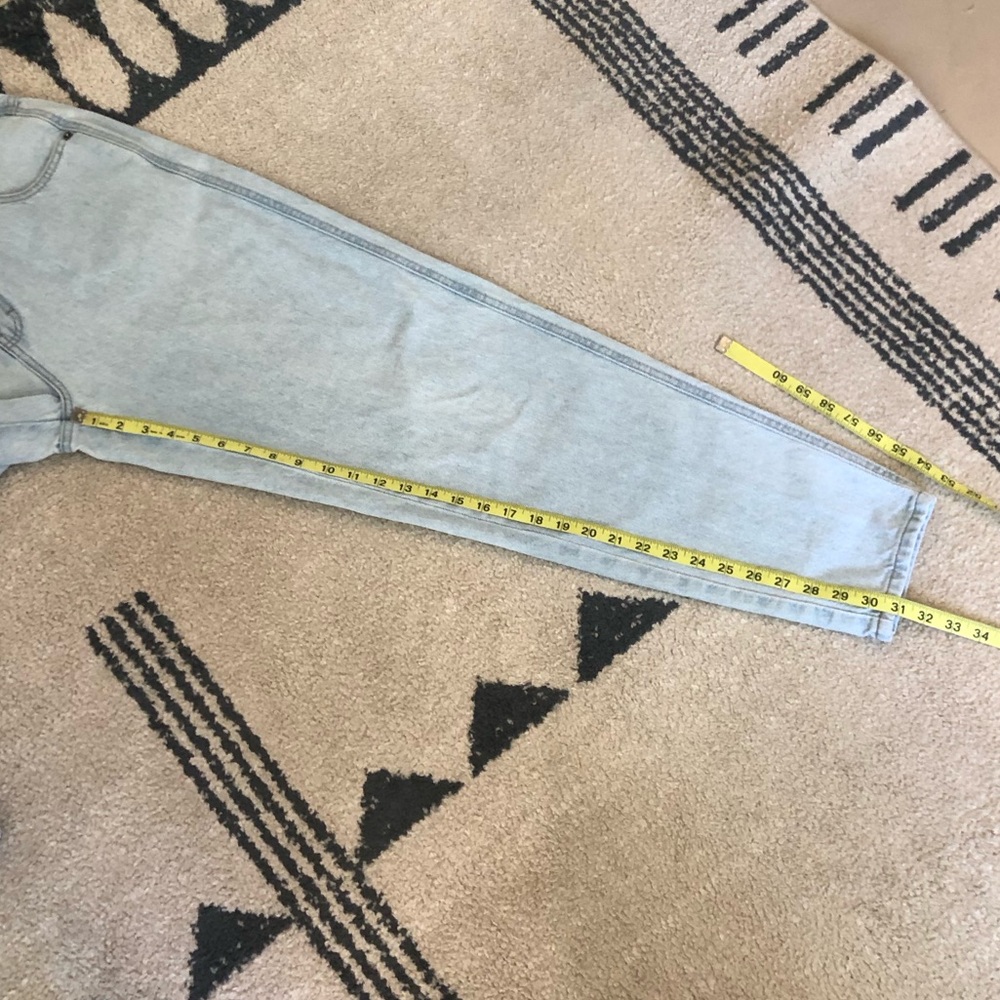Vintage Brittania High Rise Light Wash Pleated Mom Jeans - Picture 9 of 11